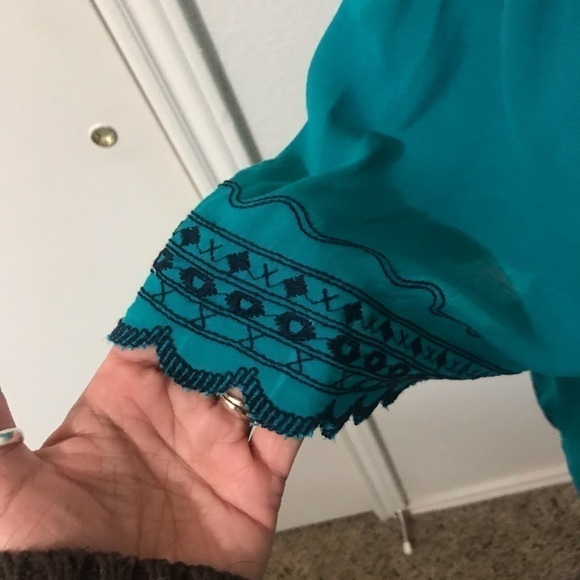Urban Mango Boho Embroidered Top Size Small - Picture 7 of 9